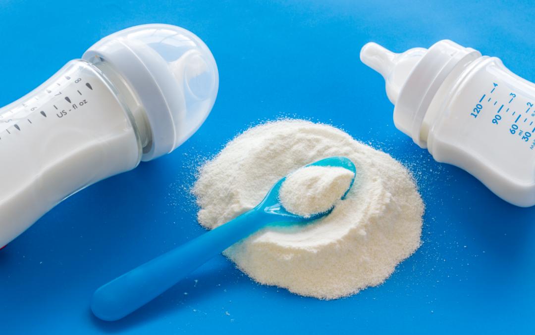 美国奶荒惊动白宫！妈妈疑偷奶被警察追赶致娃身亡：庆幸长在中国