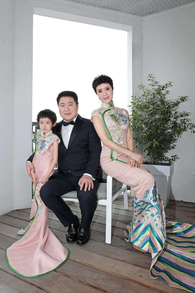 “富人赚乞丐的钱”，这5位明星生动地诠释：穷人越穷，富人越富