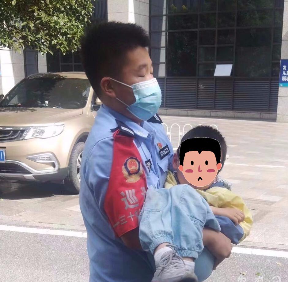 地铁拍到的一幕,网友地铁拍下心酸一幕