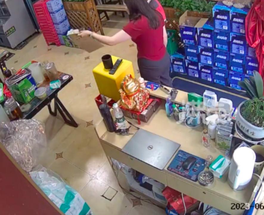 学生档案被父母拆了,女儿毕业档案被妈妈私拆抖音号