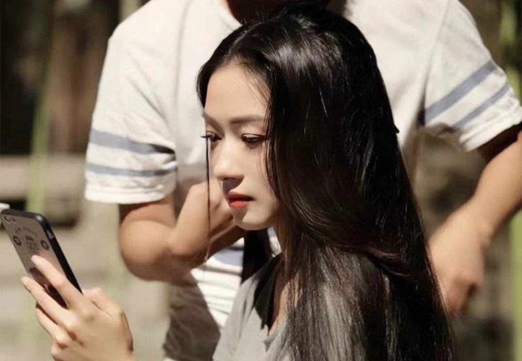 娱乐圈10名非科班出身的女演员,盘点娱乐圈后台最硬的8位女演员