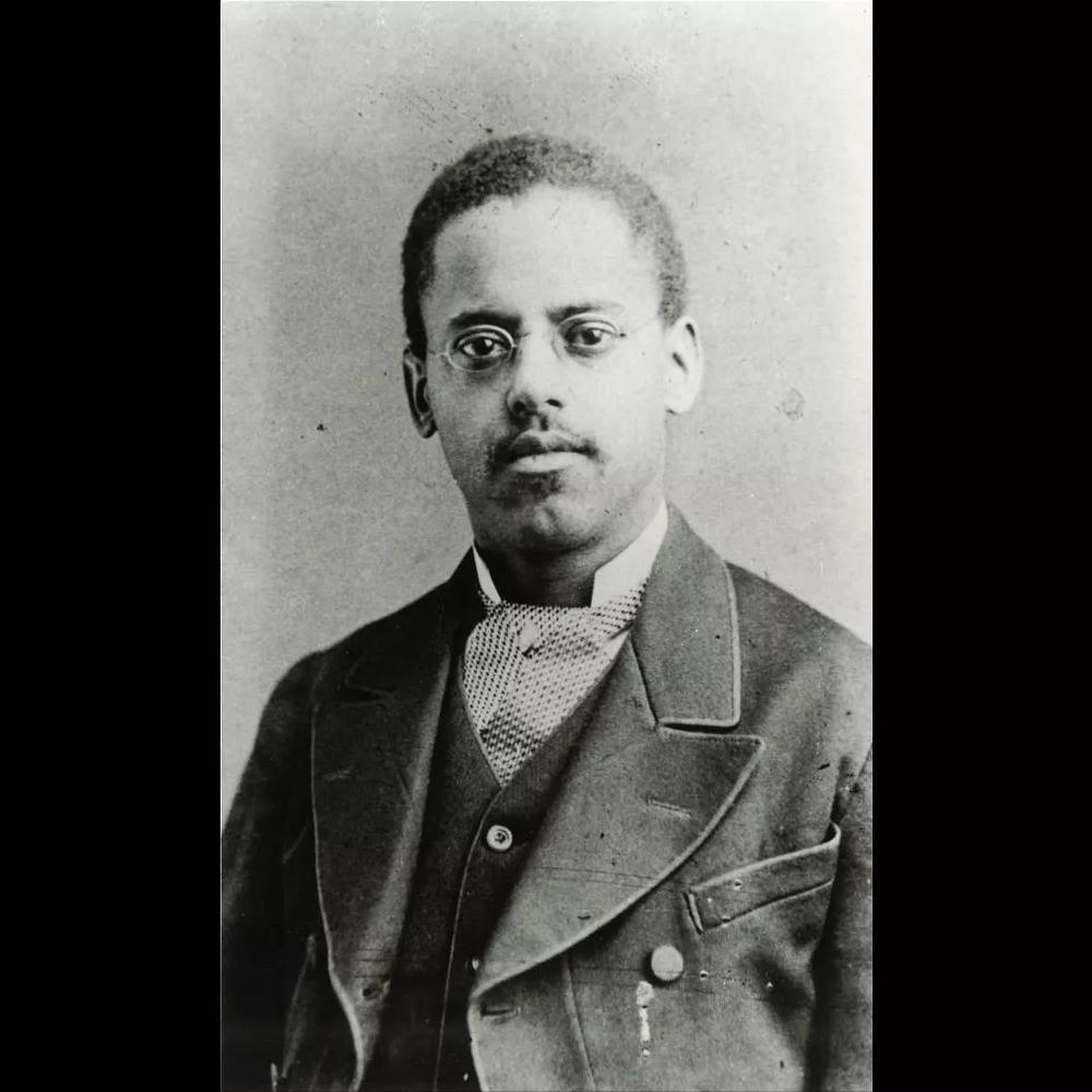 他为灯泡和电话的发展做出了贡献，著名黑人发明家刘易斯·拉蒂默