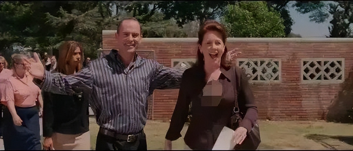 没考上大学?就自己办一个!男生自创“野鸡大学”,揭开爬藤陷阱