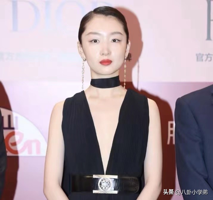 周冬雨如何化解尴尬,有一种尴尬叫周冬雨