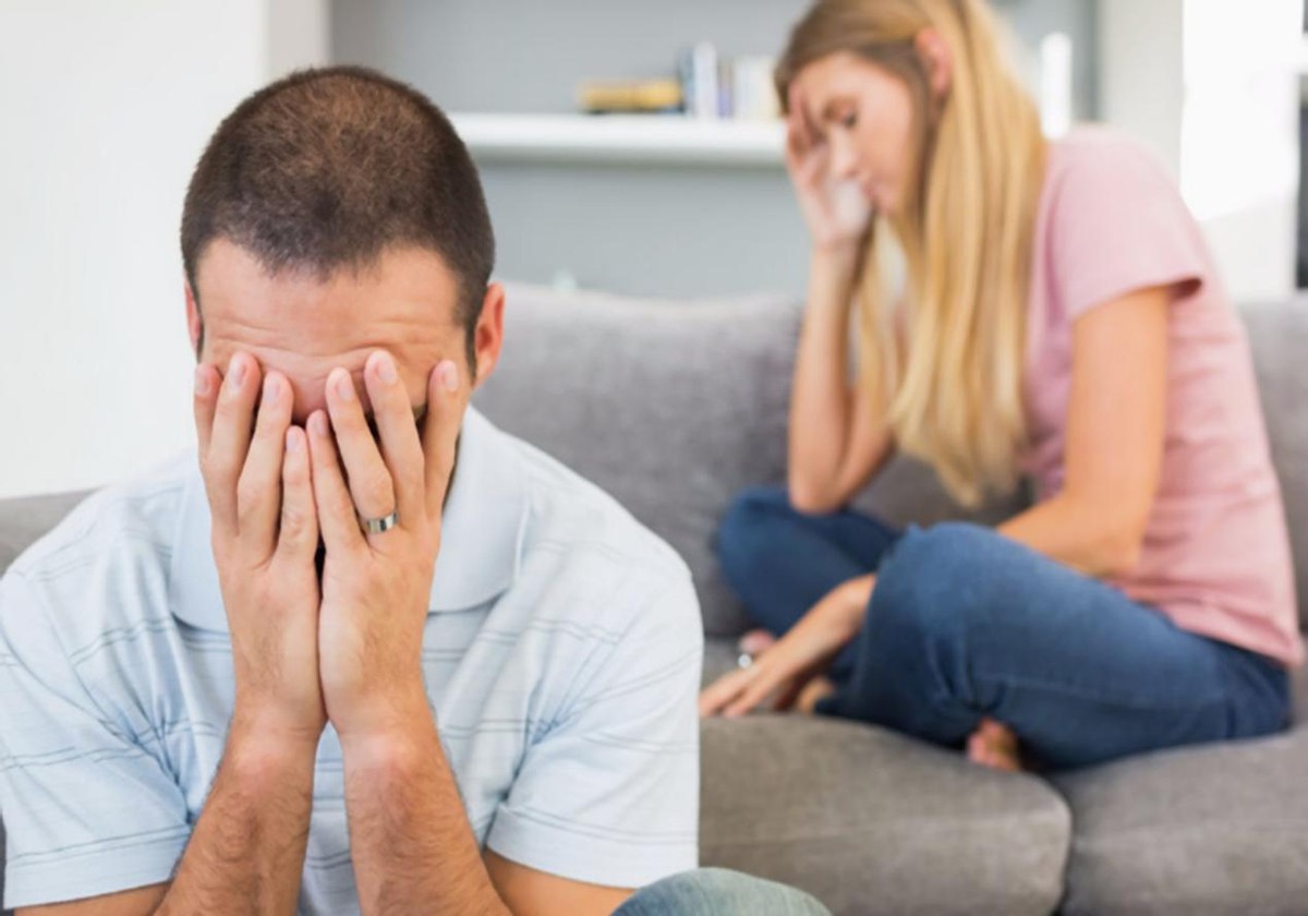 女性心窝口偏右烧灼感痛怎么回事,女性下边有烧灼感伴有尿频