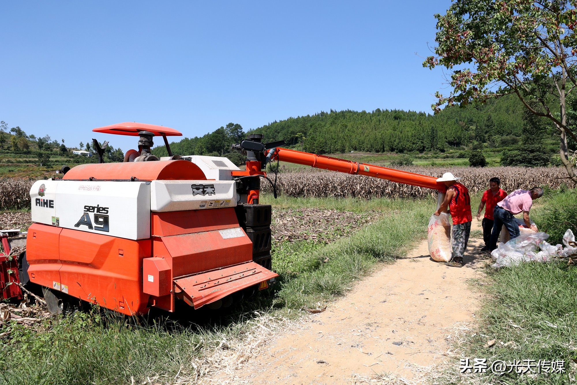 贵州麻江:机械唱“主角”稳粮促增收