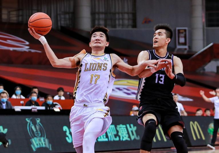 2021-2022赛季cba抢断王,2016-2017cba赵继伟绝杀