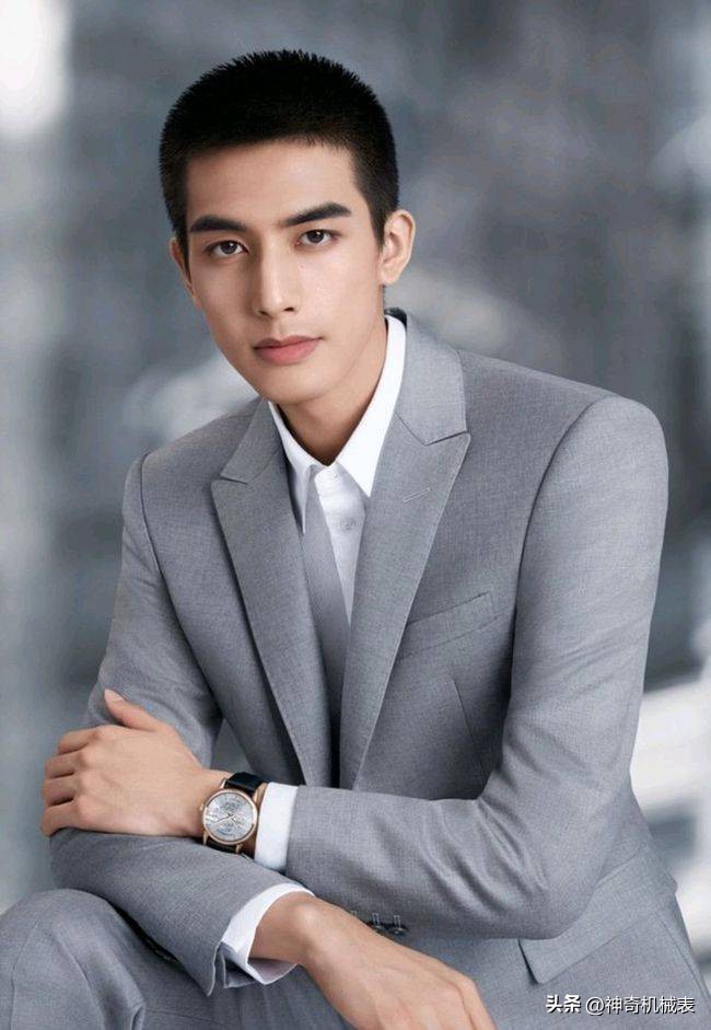 戴不同价格的手表,戴的手表品牌体现品位