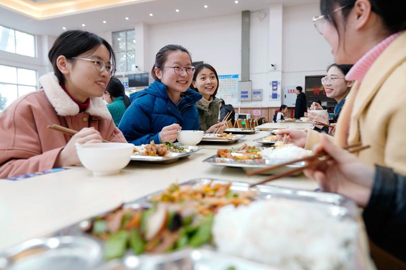 学校食堂出现一些奇葩菜,大学食堂十大怪菜