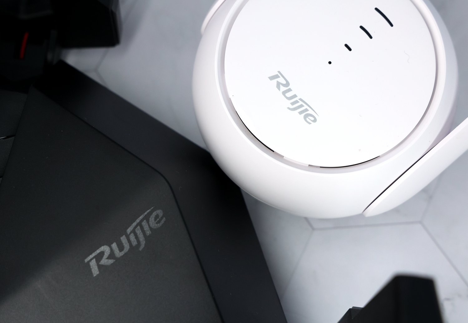 锐捷天蝎和华为路由器哪个好,锐捷天蝎三频路由器参数