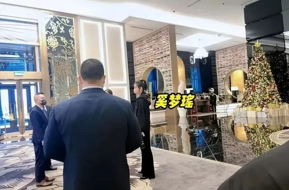 高调亮相戛纳，章泽天真没怀三胎？