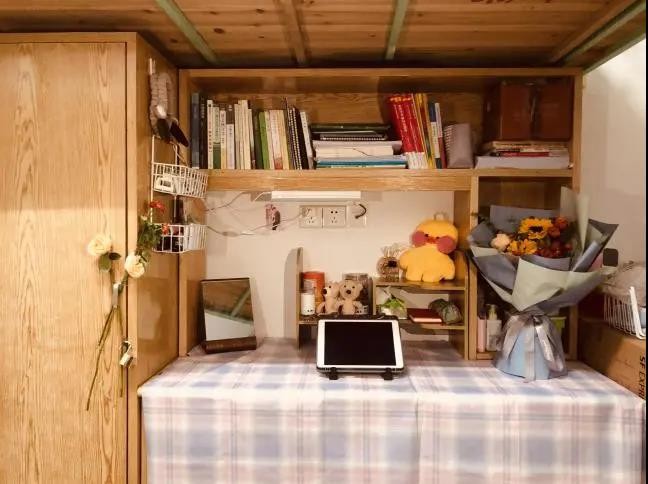 上课时学化妆,上课学化妆