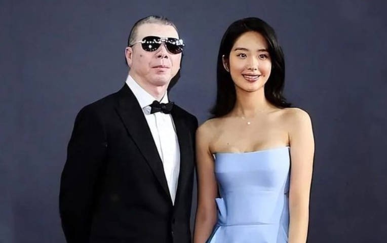 娱记曝知名导演患病，睡遍女主角、海选如选妃，娱乐圈*交性**易公开