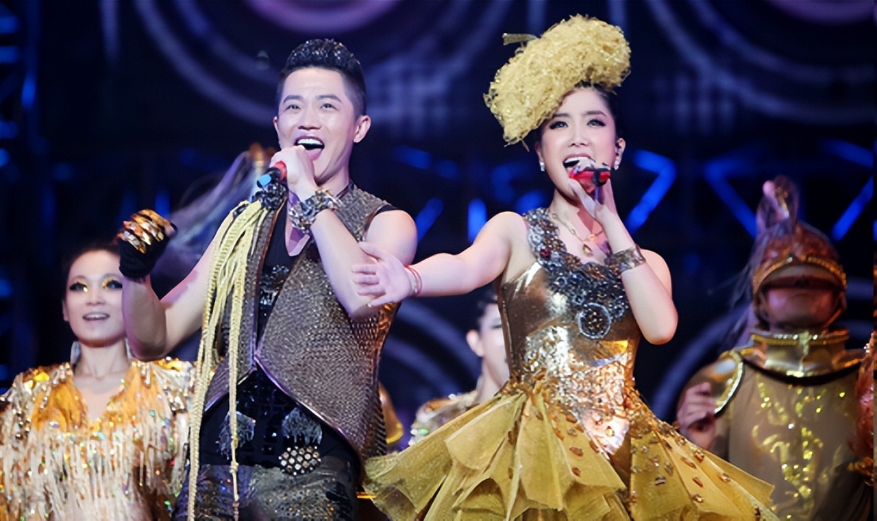 凤凰传奇曾毅和玲花现状,年后再看凤凰传奇曾毅玲花的境遇