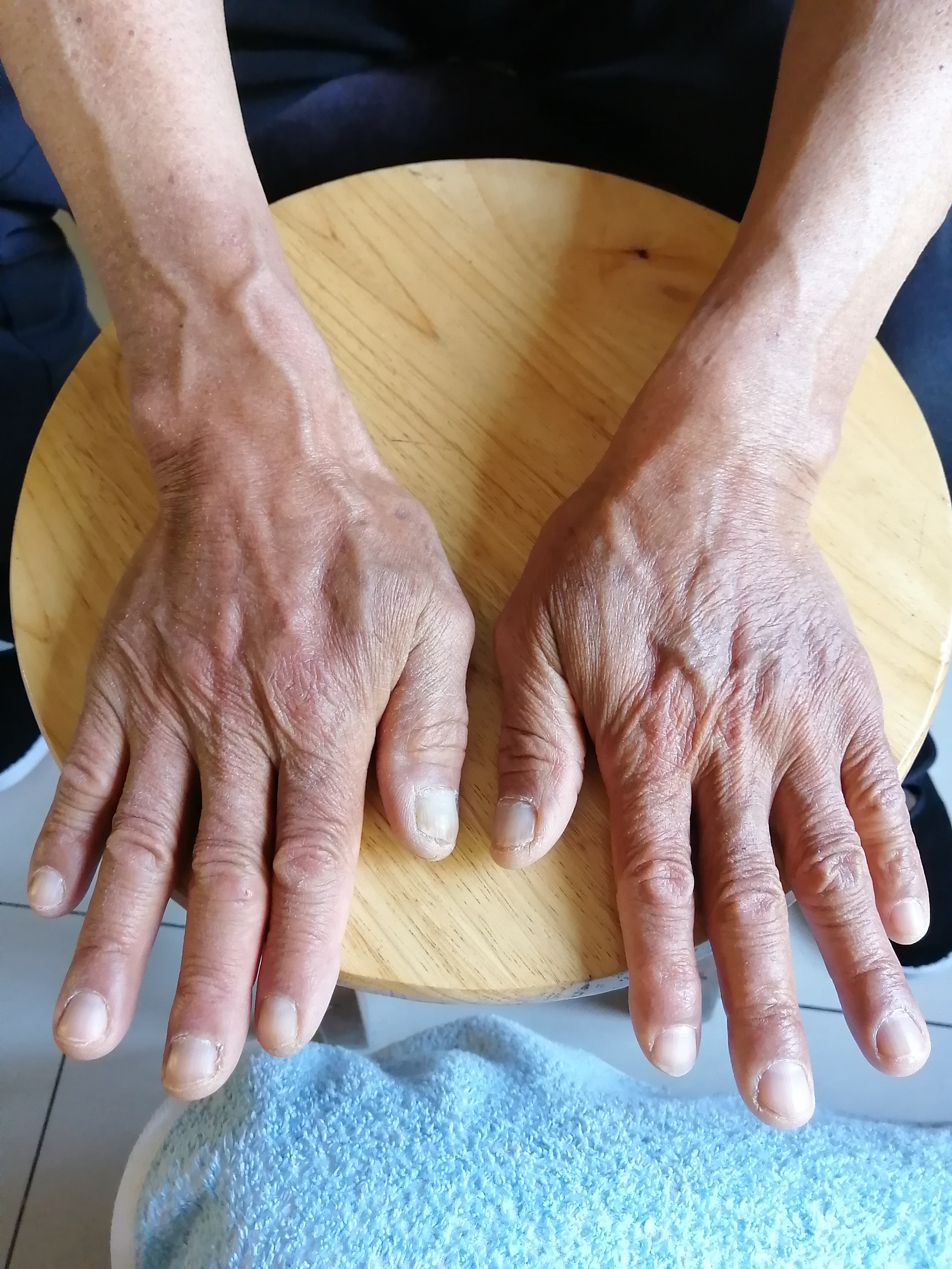 足疗穴位袜,脚底按摩穴位与手法暖脚