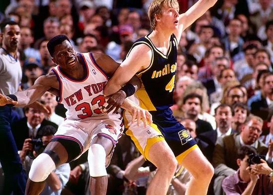 奥拉朱旺两连冠与乔丹六连冠,乔丹和奥拉朱旺谁更优秀