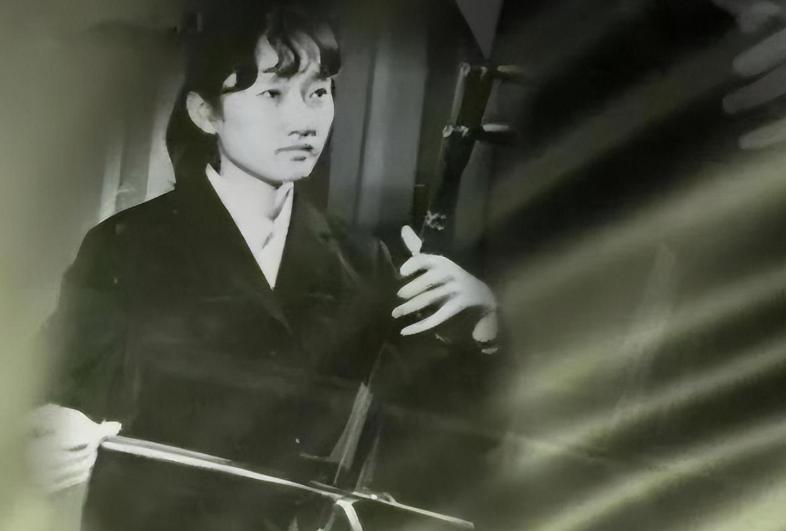 歌手成方圆年轻时候的照片,成方圆是80年代的当红歌星