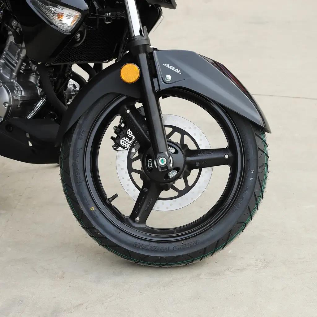 皮实耐造摩托车铃木dl250,豪爵铃木gw250轮胎是什么牌子