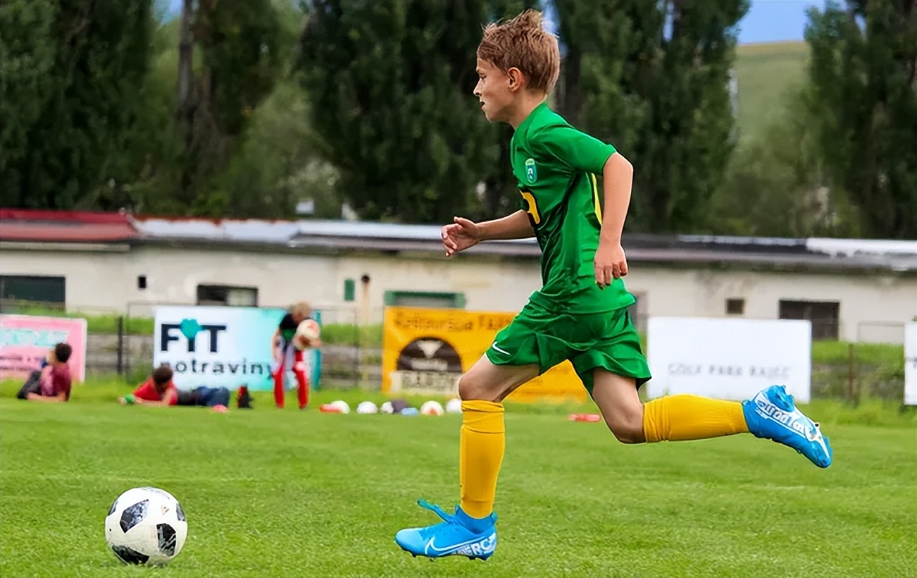 教练怎么鼓励孩子进步和自信,教练怎么激发孩子兴趣