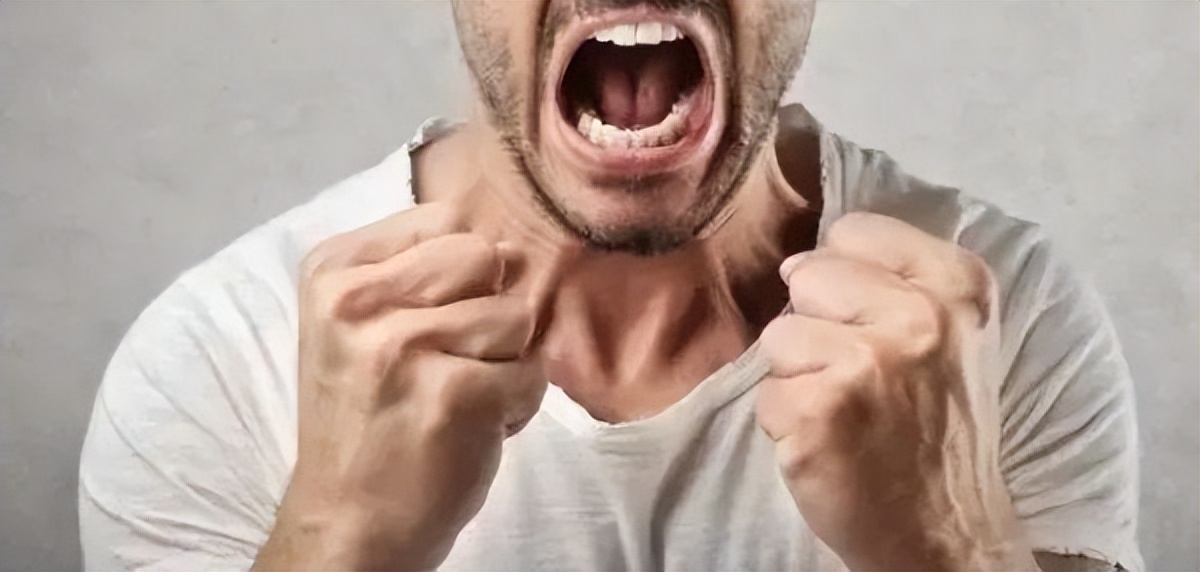 儿子遇校园霸凌遭群欧辱骂,遇到校园霸凌被家长暴打