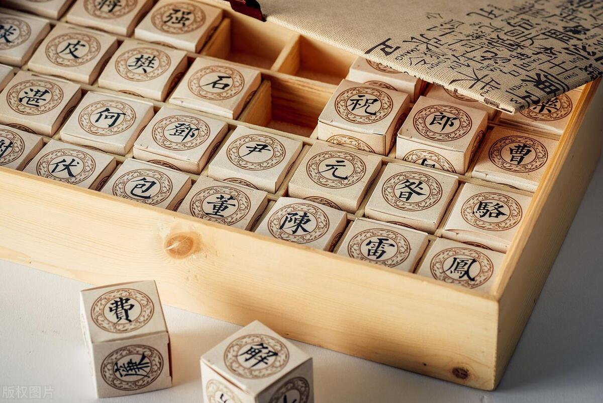 我国最尴尬的十个姓氏,史上最尴尬的三个姓氏是你吗