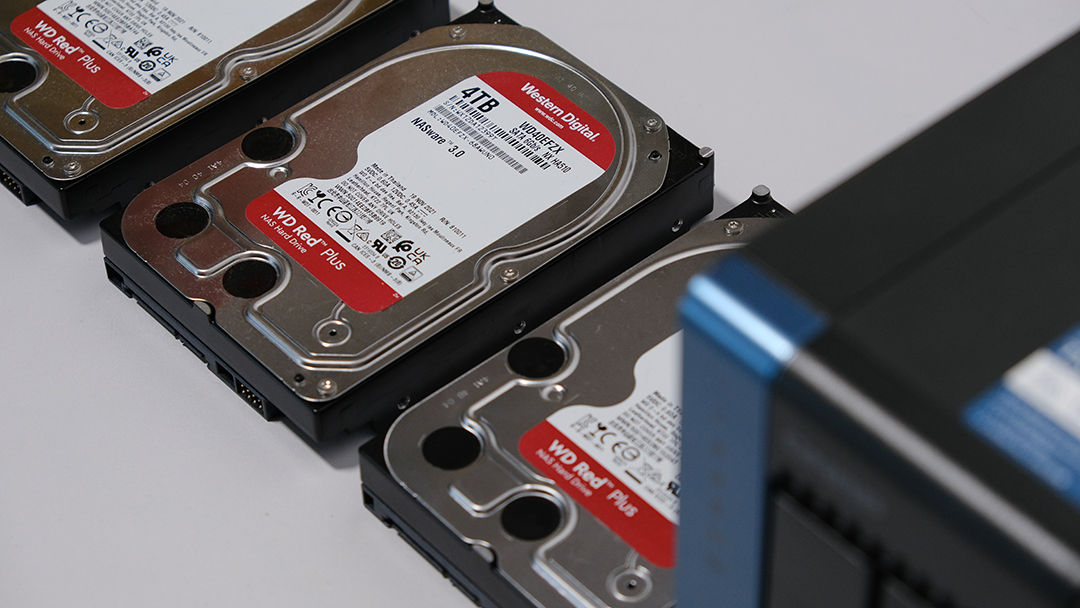 威联通TS-416详测，支持Docker，影音娱乐入门NAS丨西数红盘Plus