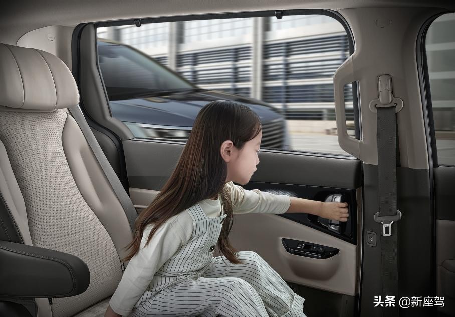 起亚嘉华旗舰款对比gl8陆尊尊享型,第四代嘉华gl8