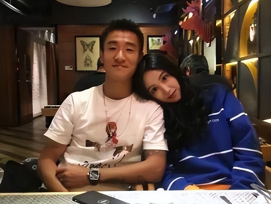 国足太太团斗艳美如画,国足太太团真实身材