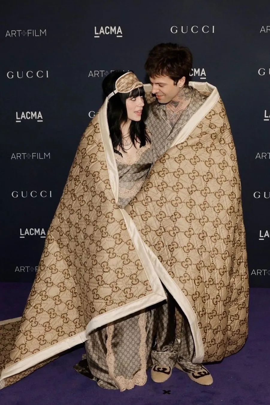 姐妹同场竞艳，肯豆完胜卡戴珊，网友：金姐就像垃圾袋蒙住一坨肉