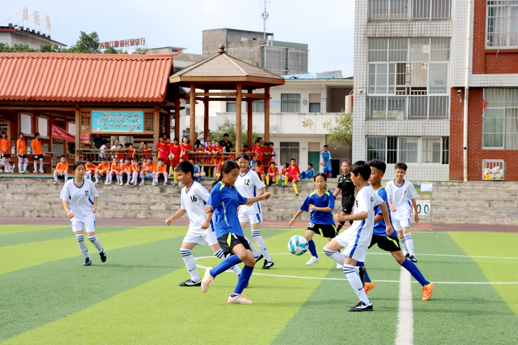 绿茵逐梦小学生校园足球联赛,全县中小学生校园足球赛开赛