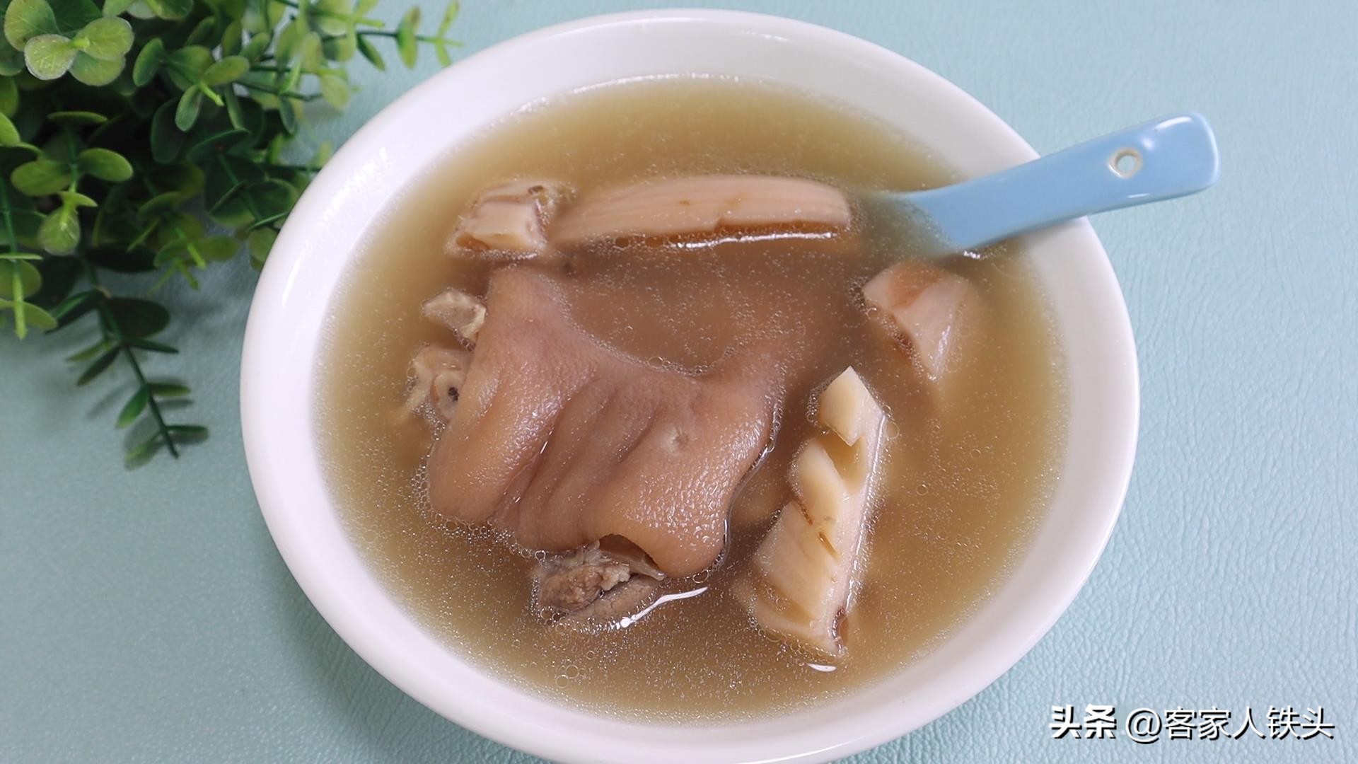 广东靓汤来了健脾开胃的莲藕汤,排骨莲藕汤大冷天必喝的一锅热汤