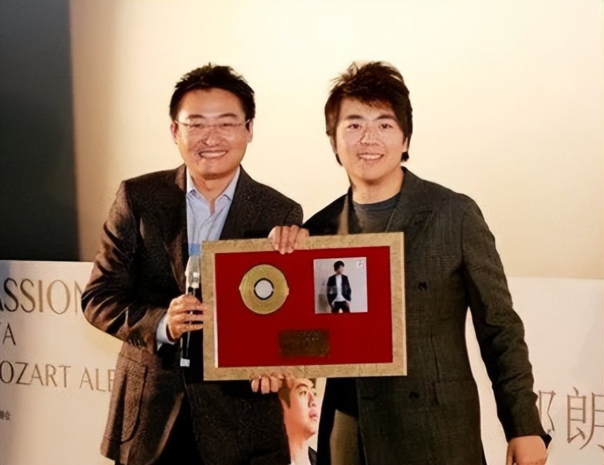 郎朗：钢琴为他带来了名与利，但同时也险些“毁”了他