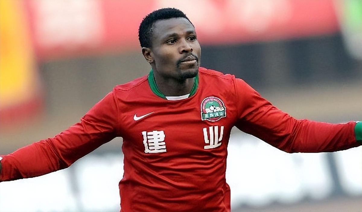 他贵为非洲杯冠*队军**队长，球队降级后“非洲一哥”留队踢中甲联赛