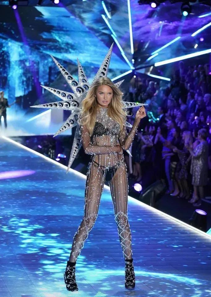 2018维密秀奇葩造型,维密走秀扑棱蛾子