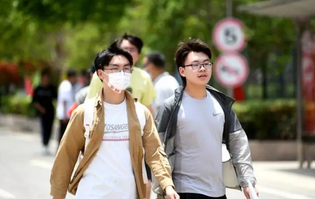 高考被学校录取了可以自己退档吗,本科批被录取了不想上可以退档吗