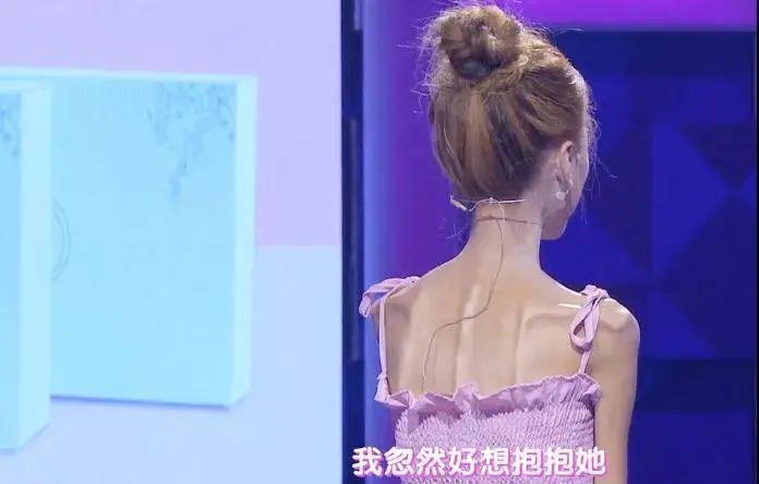 26岁女孩把50cm“仙女管”塞入体内，视频曝光：病态欲望正在蔓延