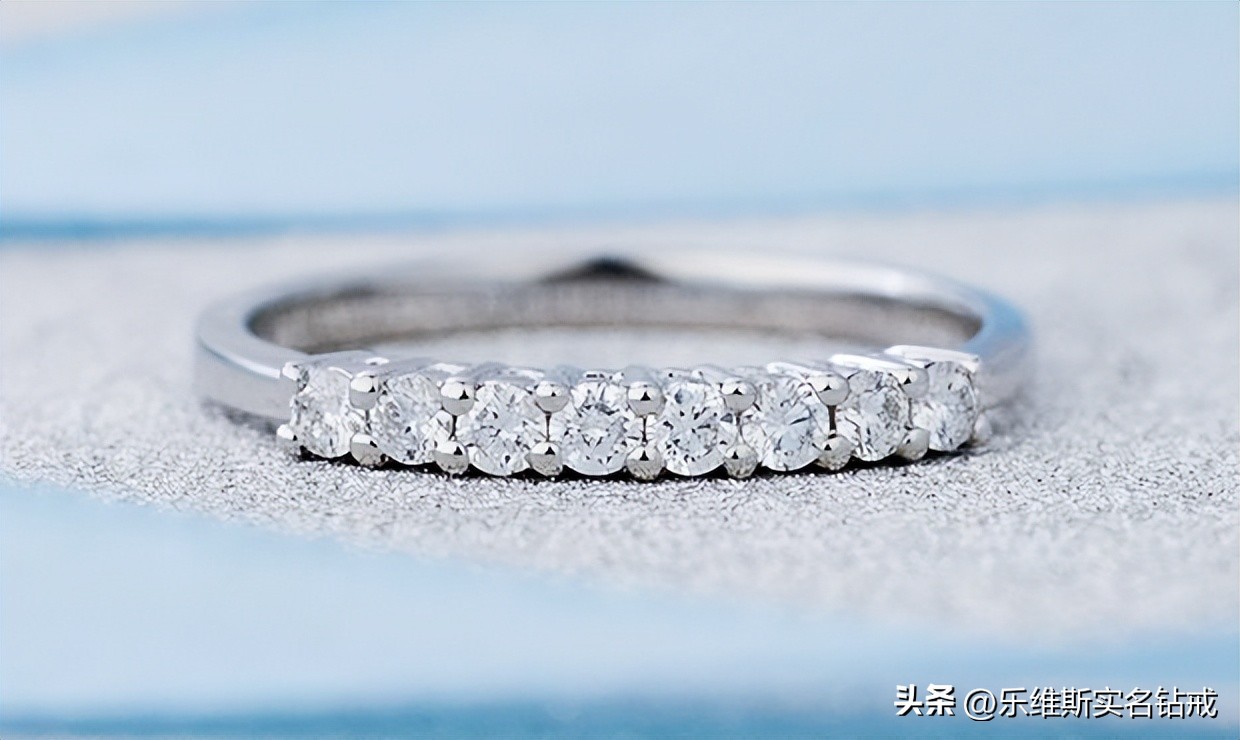 怎么选戒指结婚款式,如何选择购买戒指