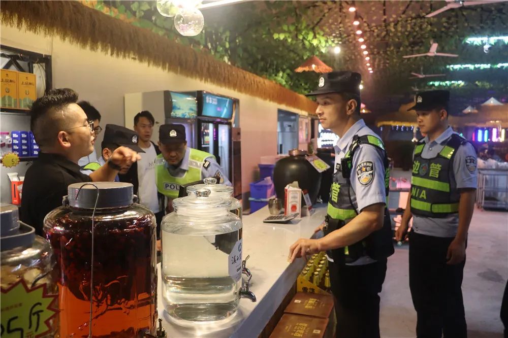 夜间巡逻坚守岗位,夜间巡逻保平安