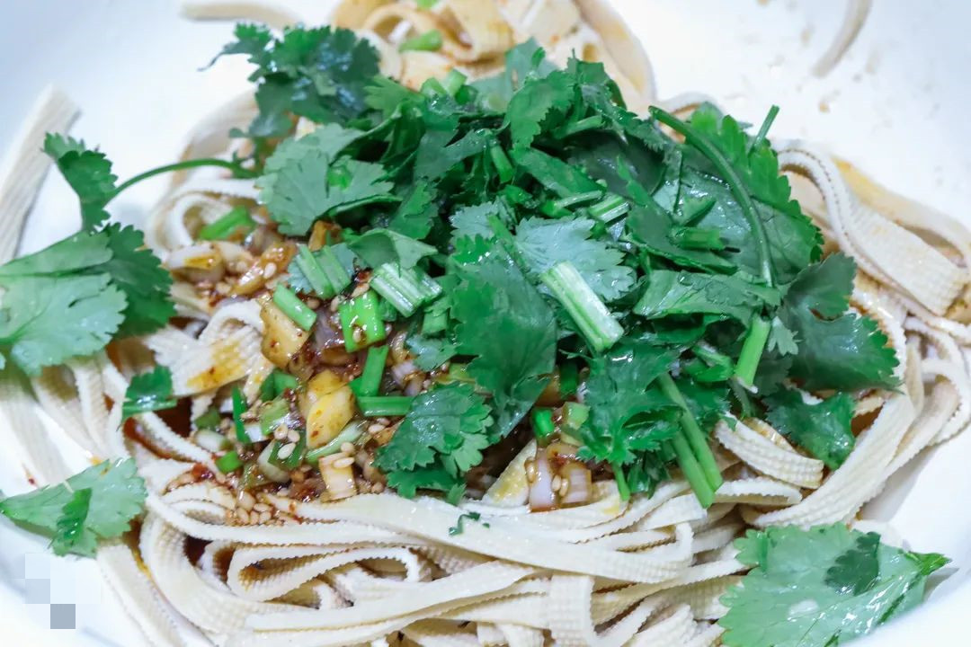 夏天稍微吃得少一点就会瘦,夏天到了怎么吃瘦得快