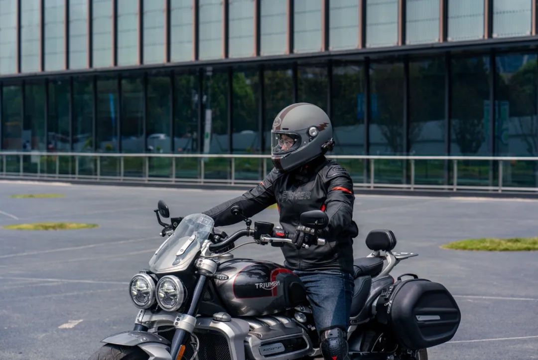 凯旋火箭3优缺点,火箭凯旋3新款试驾