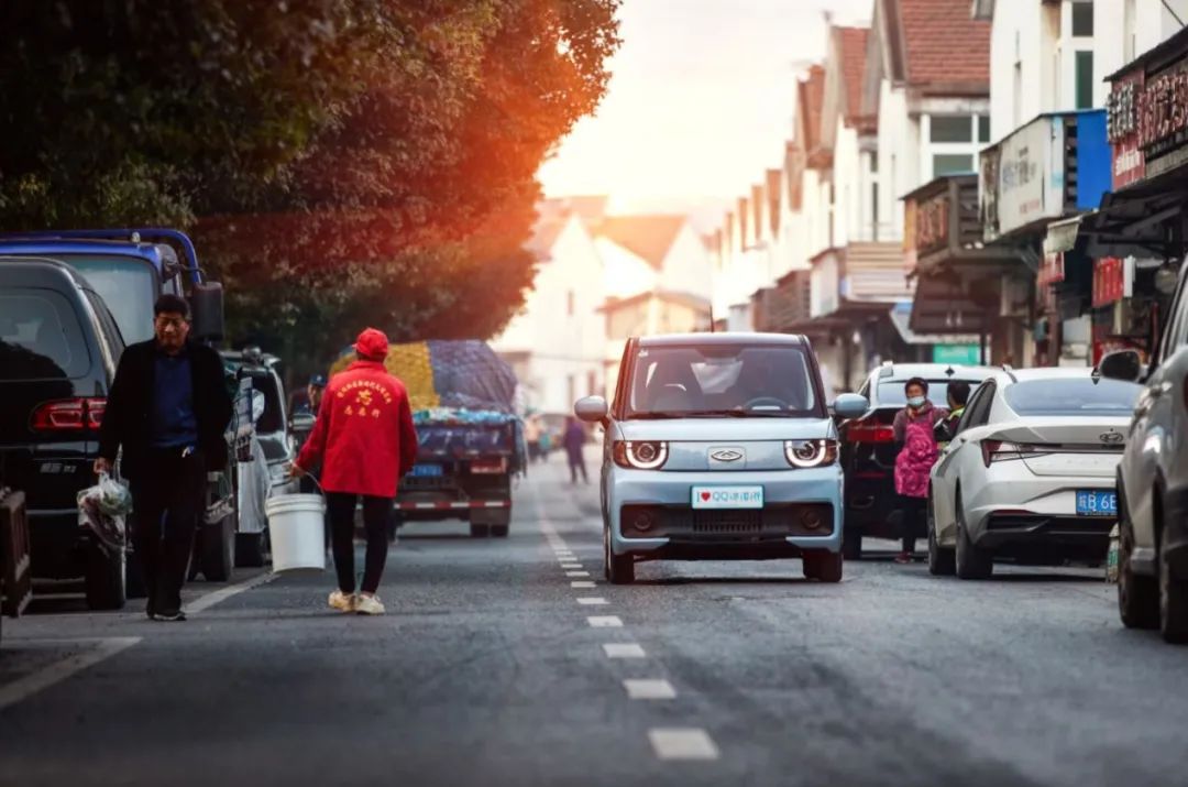 奇瑞qq冰淇淋和mini对比,五菱宏光mini和奇瑞冰淇淋选哪个
