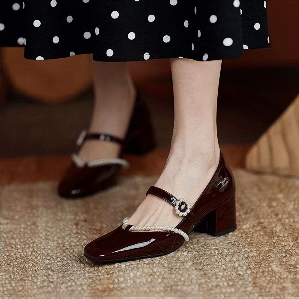 鍐绌块湶瓒鹃瀷,涓婁簡骞寸邯鐨勫コ浜哄皯绌胯繖4绉嶉瀷