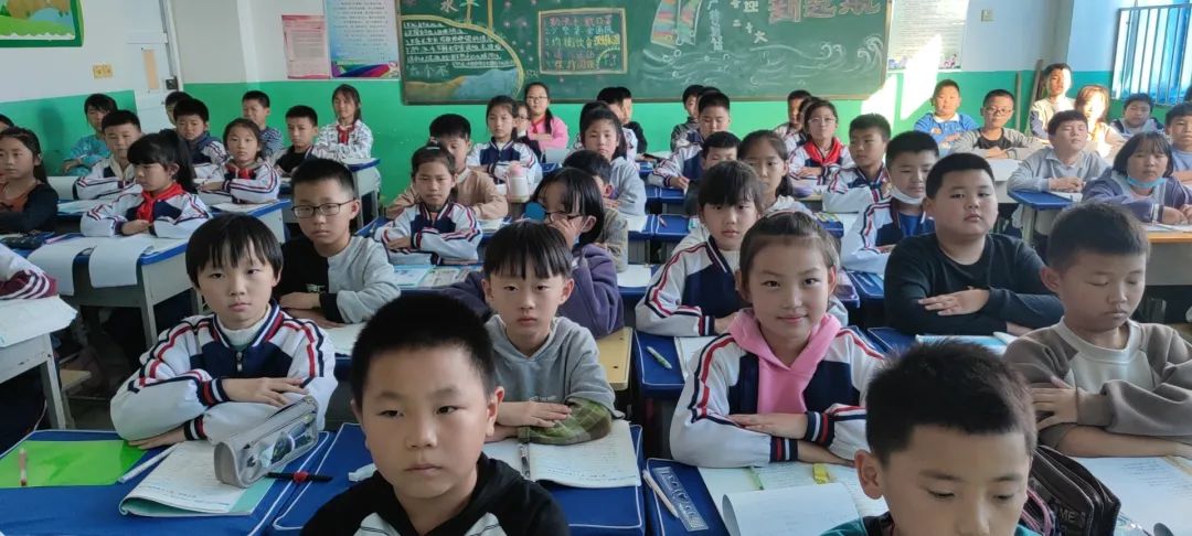 少先队红领巾广播站氛围,红领巾广播站少先队风采