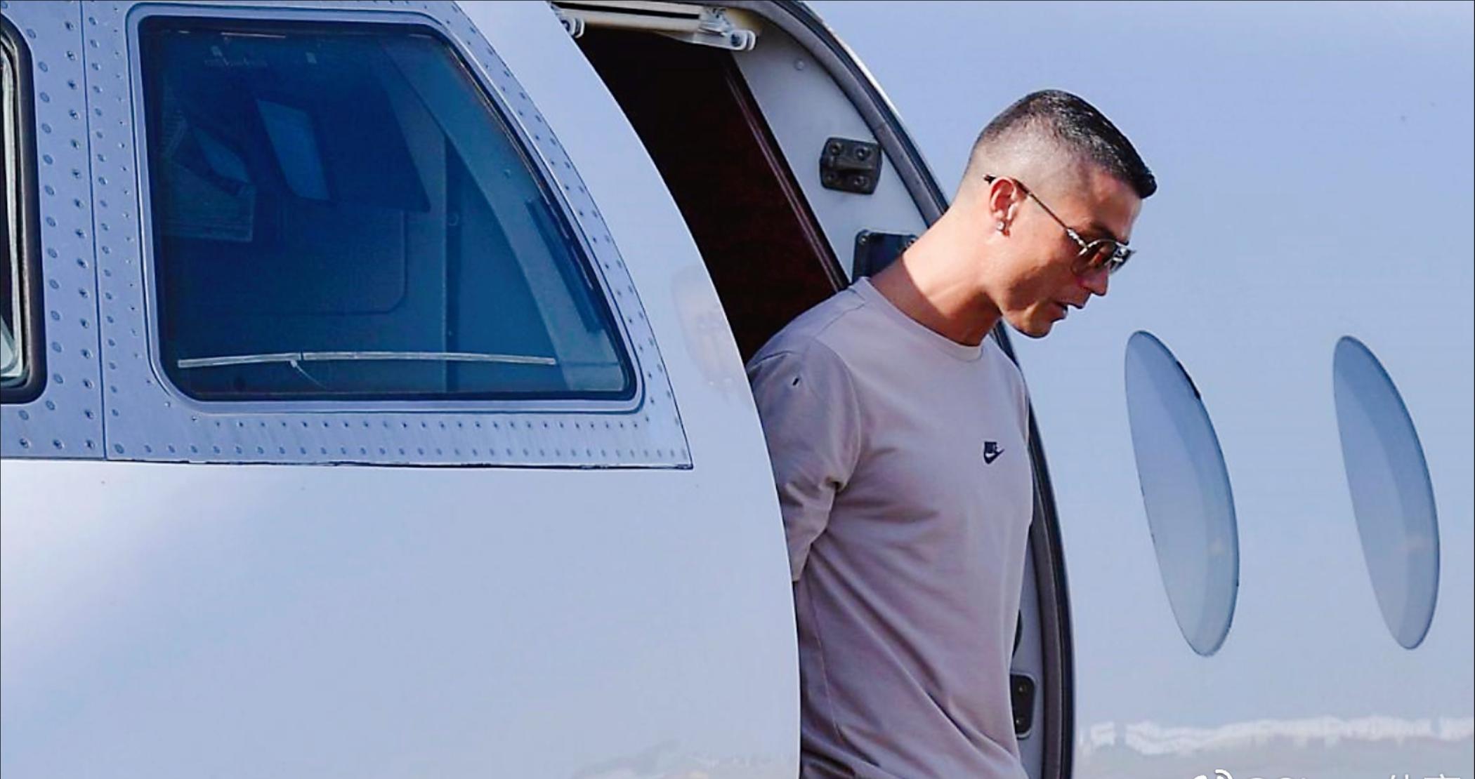 换飞机!C罗4.5亿买超大私人飞机,最多可载19人,小飞机卖给姆巴佩