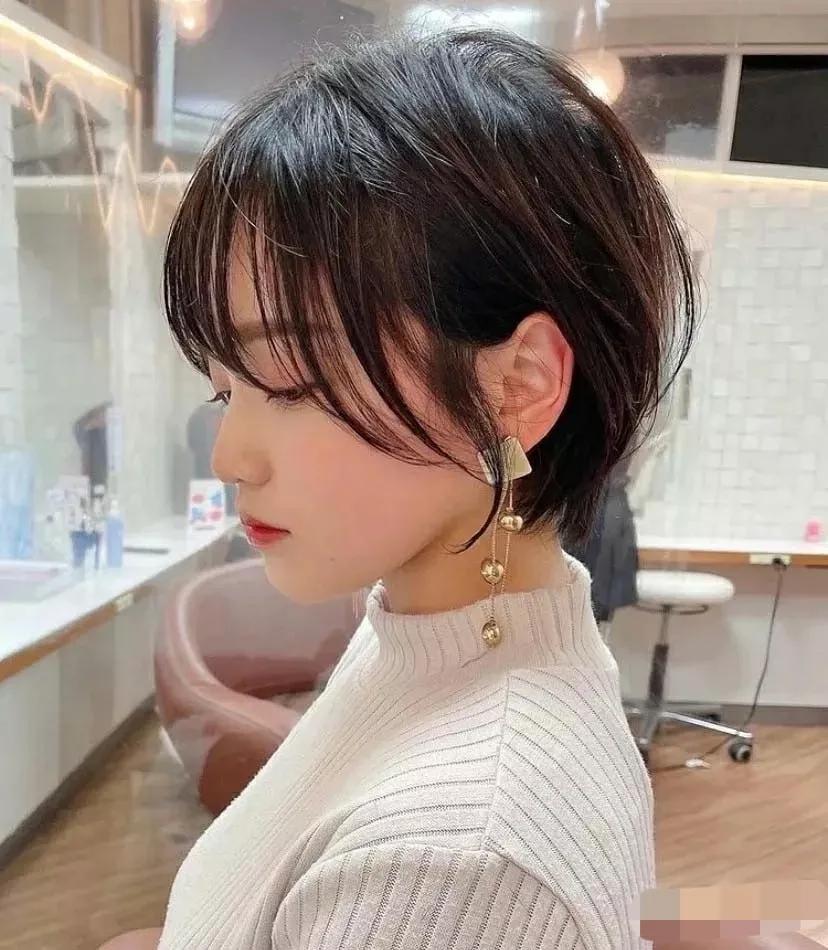 小圆脸适合剪短发吗,肉肉的小圆脸女生剪短发