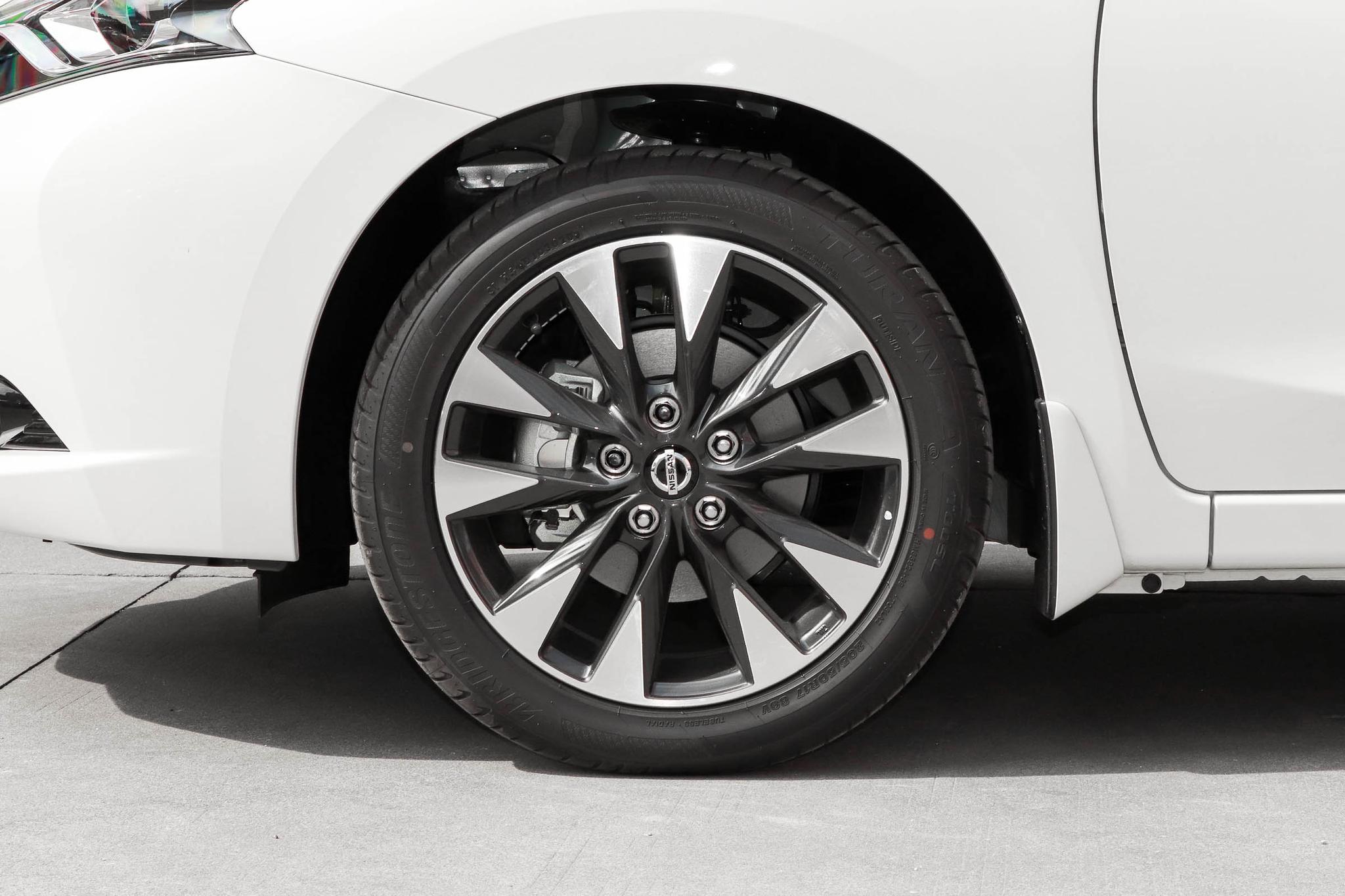 19款日产蓝鸟自动挡油耗是多少,2007款日产蓝鸟油耗接近10个油