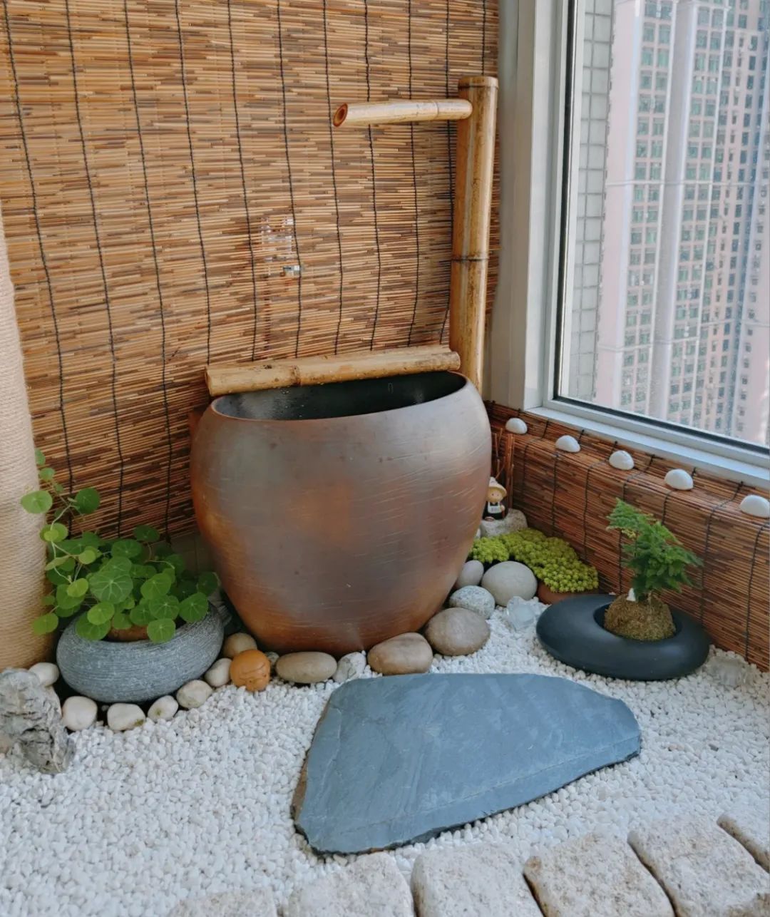 阳台砖与防腐木结合,阳台花园铺砖还是防腐木好