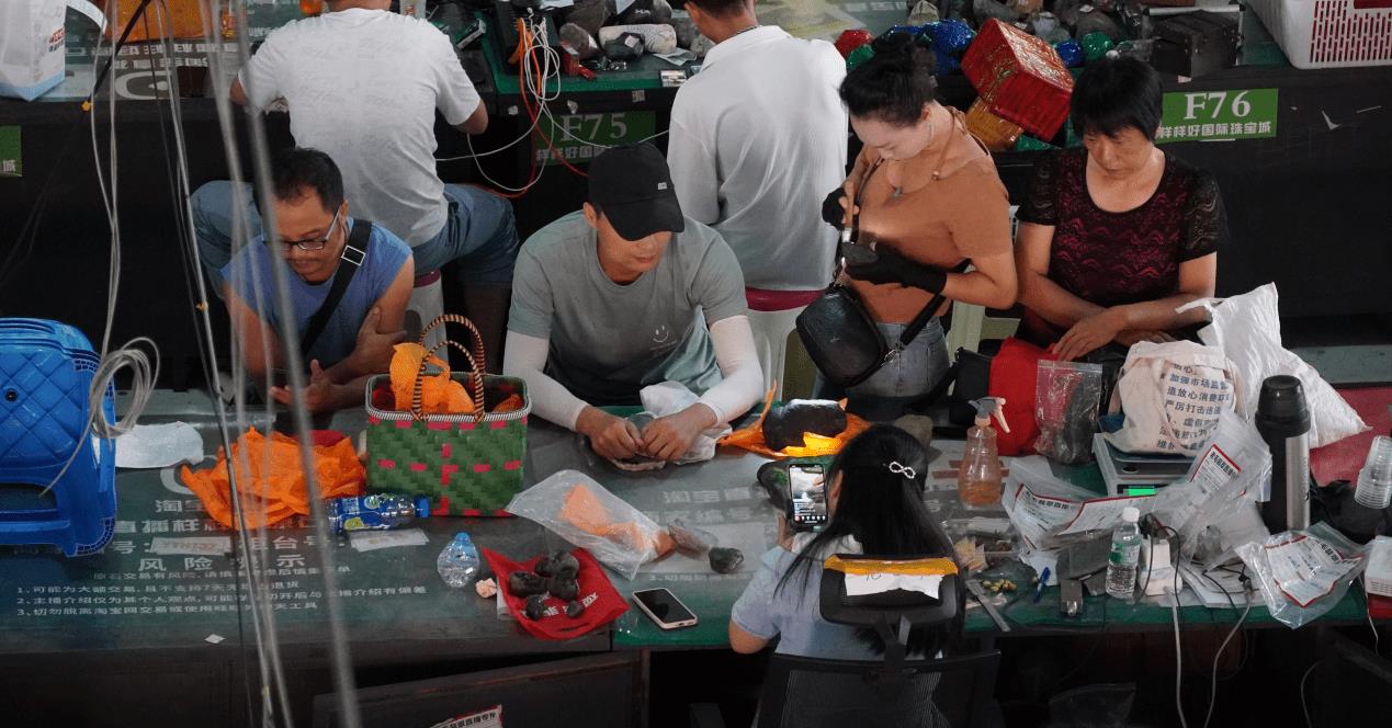 翡翠进入中国的第一站缅甸瑞丽,瑞丽翡翠历史