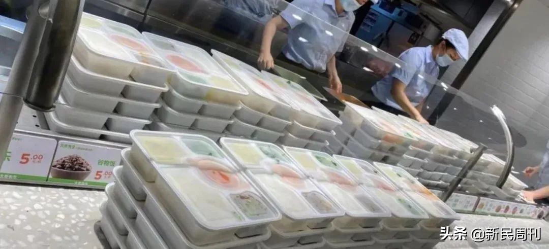 c罗输球后摔小球迷手机引众怒,c罗输球后怒摔球迷手机