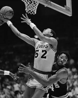 今日洛杉矶湖人队比赛球员得分榜,nba洛杉矶湖人队历史排名